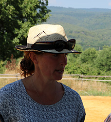 Laura Moreau - Poney Rouge