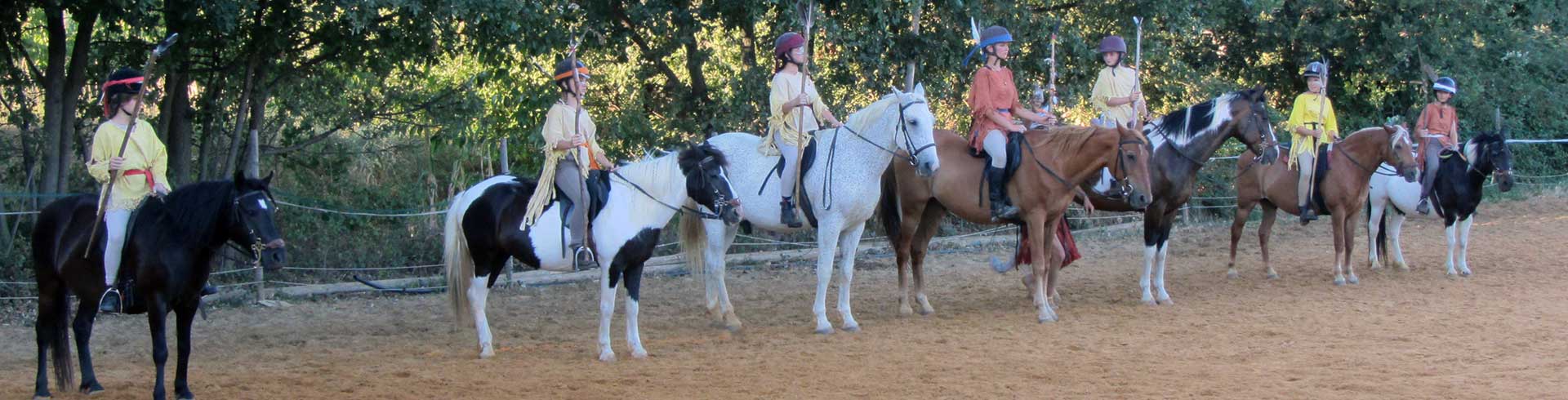 spectacle équestre au poney rouge